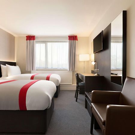 Ramada Chorley South Hotell Exteriör bild