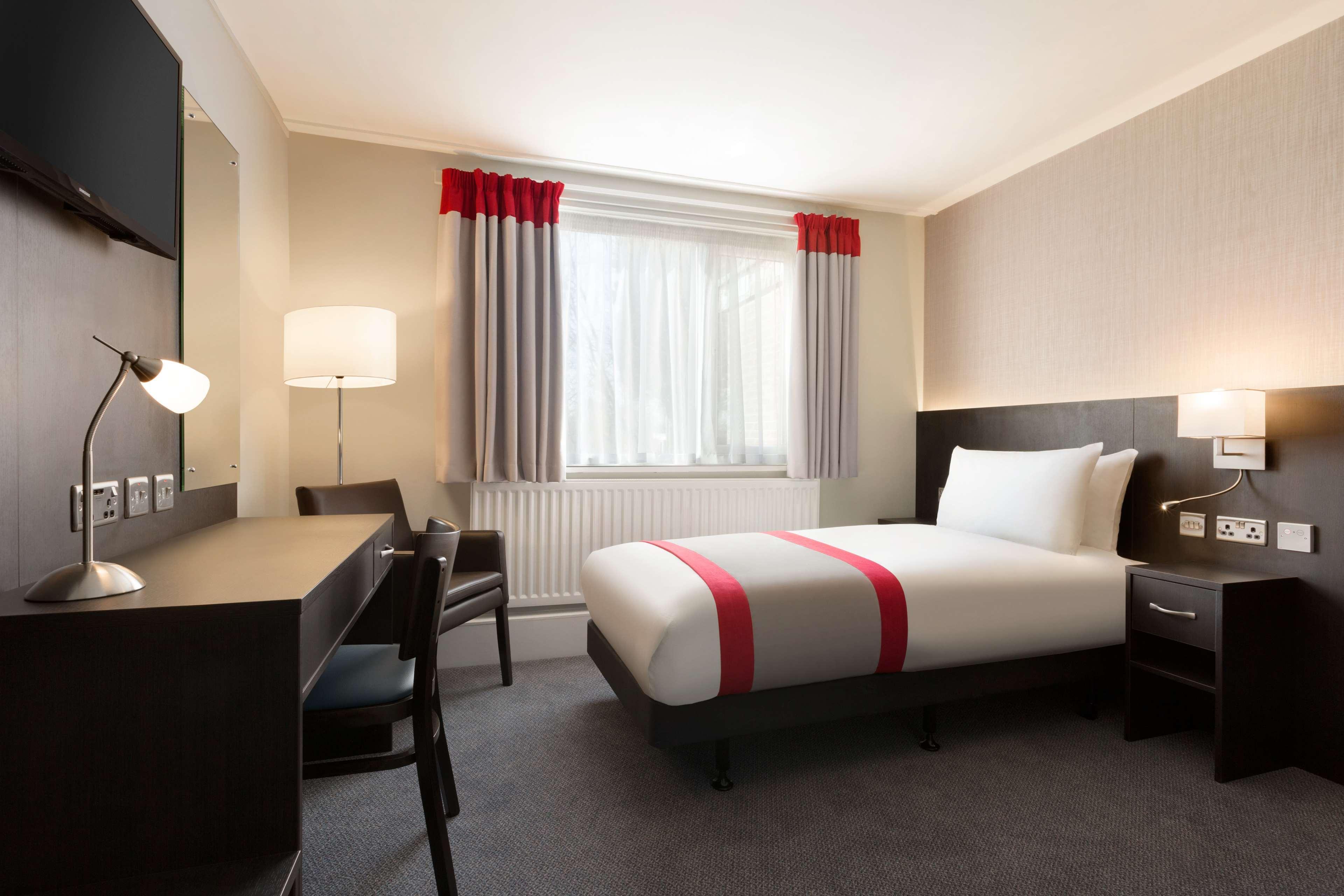 Ramada Chorley South Hotell Exteriör bild