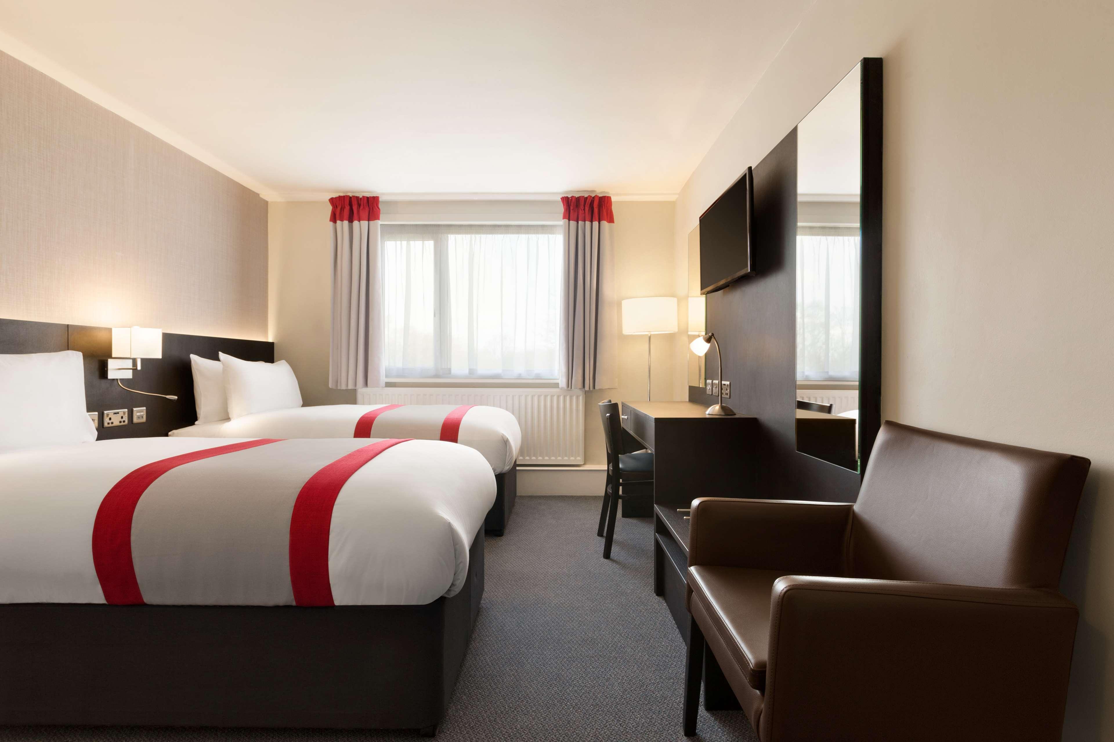 Ramada Chorley South Hotell Exteriör bild