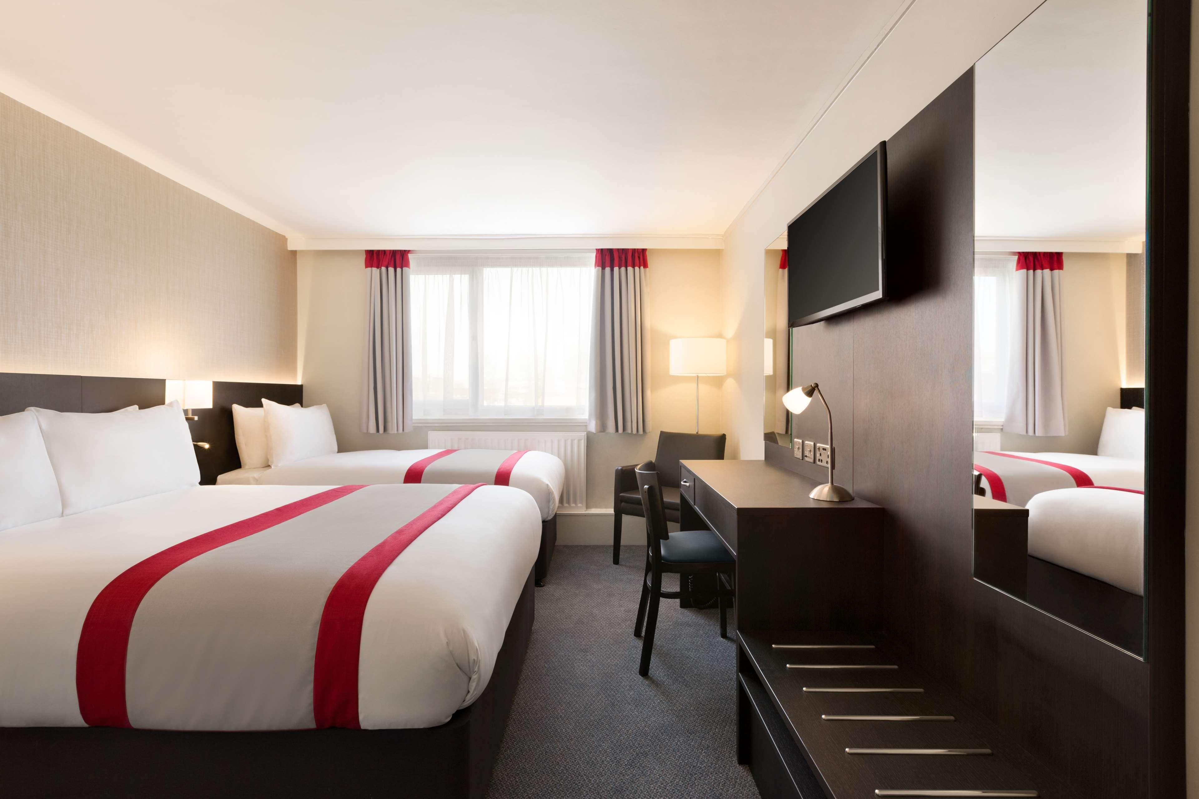Ramada Chorley South Hotell Exteriör bild